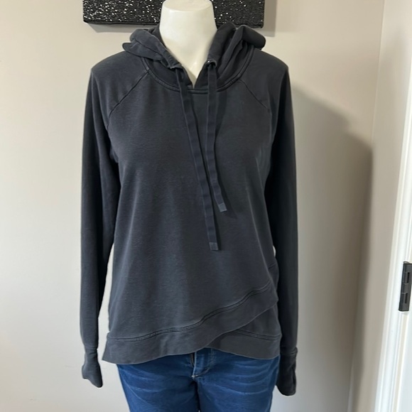 Athleta Pinnacle Criss Cross Hoodie Top Black Travel Outdoor shirt Sz M - Picture 4 of 12